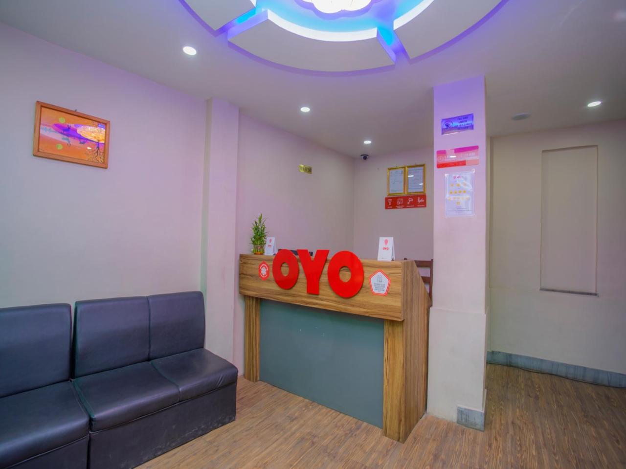 Oyo 146 Somewhere Hotel & Resturant Kathmandu Exterior foto